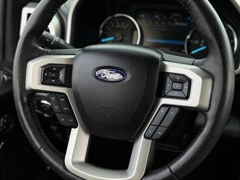 Used 2019 Ford F150 Lariat w/ Equipment Group 502A Luxury AWD/4WD image 9