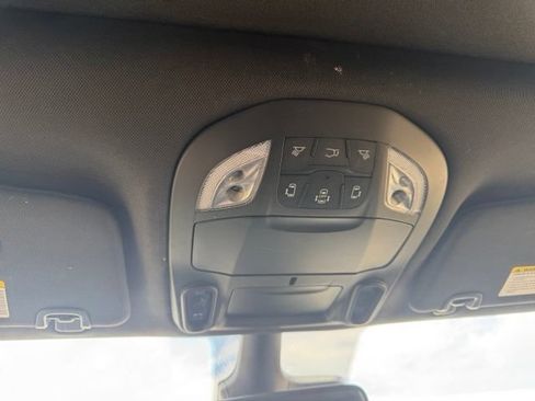 Used 2025 Chrysler Pacifica Limited FWD image 29