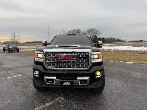 Used 2018 GMC Sierra 2500 Denali w/ Duramax Plus Package image 2