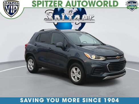 Certified 2022 Chevrolet Trax LT w/ LT Convenience Package image 3