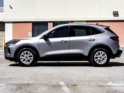 Used 2024 Ford Escape Active w/ Cold Weather Package image 8