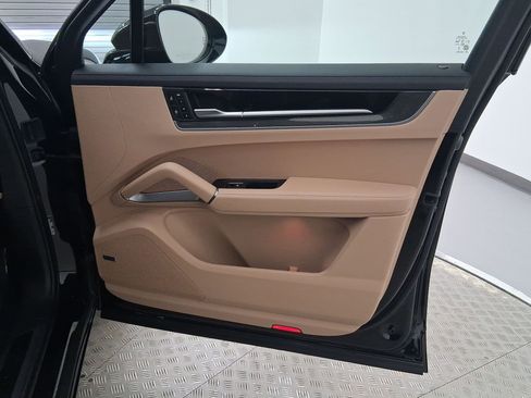 Certified 2025 Porsche Cayenne GTS image 38