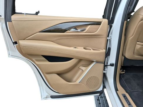 Used 2018 Cadillac Escalade Platinum image 18