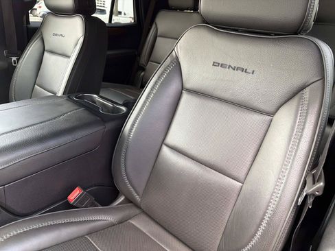 Used 2025 GMC Yukon Denali RWD image 18