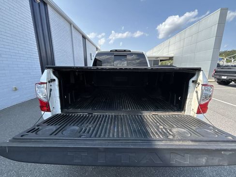 Used 2018 Nissan Titan SV RWD image 19