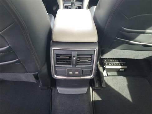 Used 2022 Subaru Forester Limited image 14