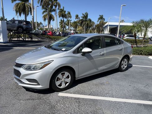 Used 2018 Chevrolet Cruze LS image 4