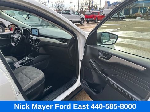 Used 2022 Ford Escape SE w/ Cold Weather Package image 9