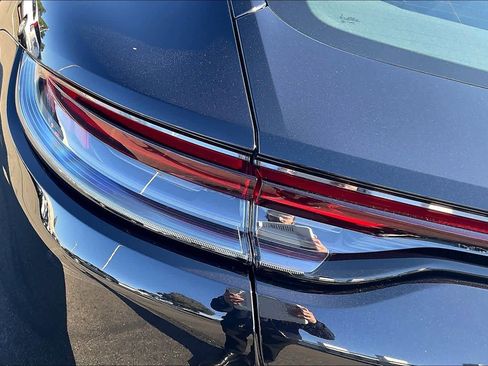 Used 2021 Porsche Panamera image 31