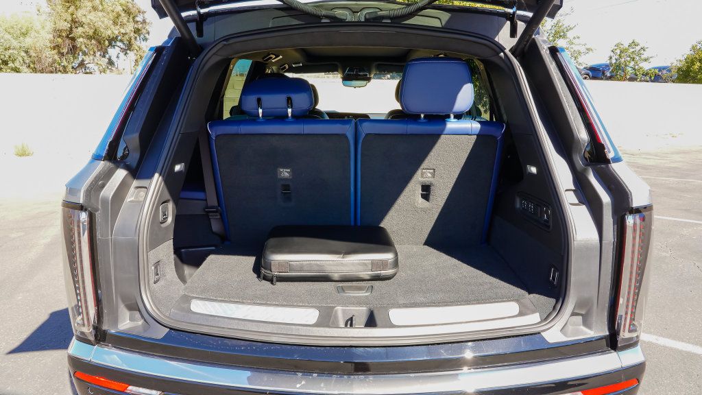 Certified 2026 Cadillac Vistiq Premium Luxury AWD/4WD image 9