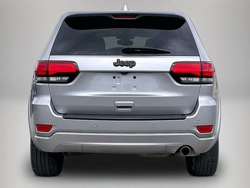 Used 2018 Jeep Grand Cherokee Altitude RWD image 6