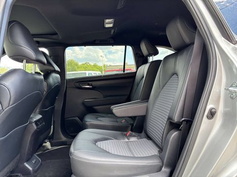 Used 2025 Toyota Highlander XSE AWD/4WD image 27