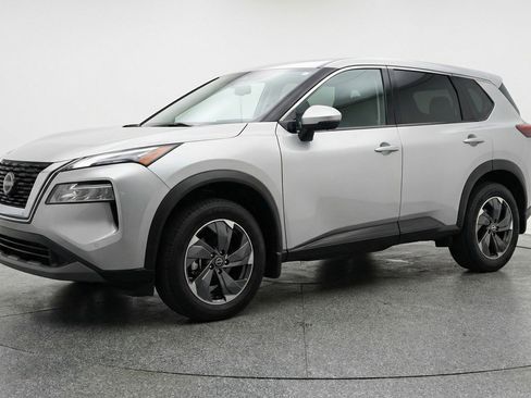 Used 2025 Nissan Rogue SV FWD image 3