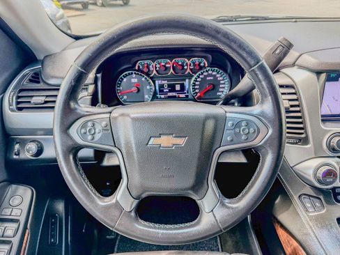 Used 2017 Chevrolet Suburban LT image 9