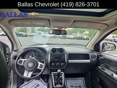 Used 2017 Jeep Compass High Altitude FWD image 21