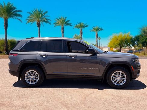 Used 2023 Jeep Grand Cherokee Laredo X RWD image 6
