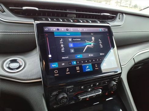 Used 2024 Jeep Grand Cherokee L Limited w/ Luxury Tech Group II image 20