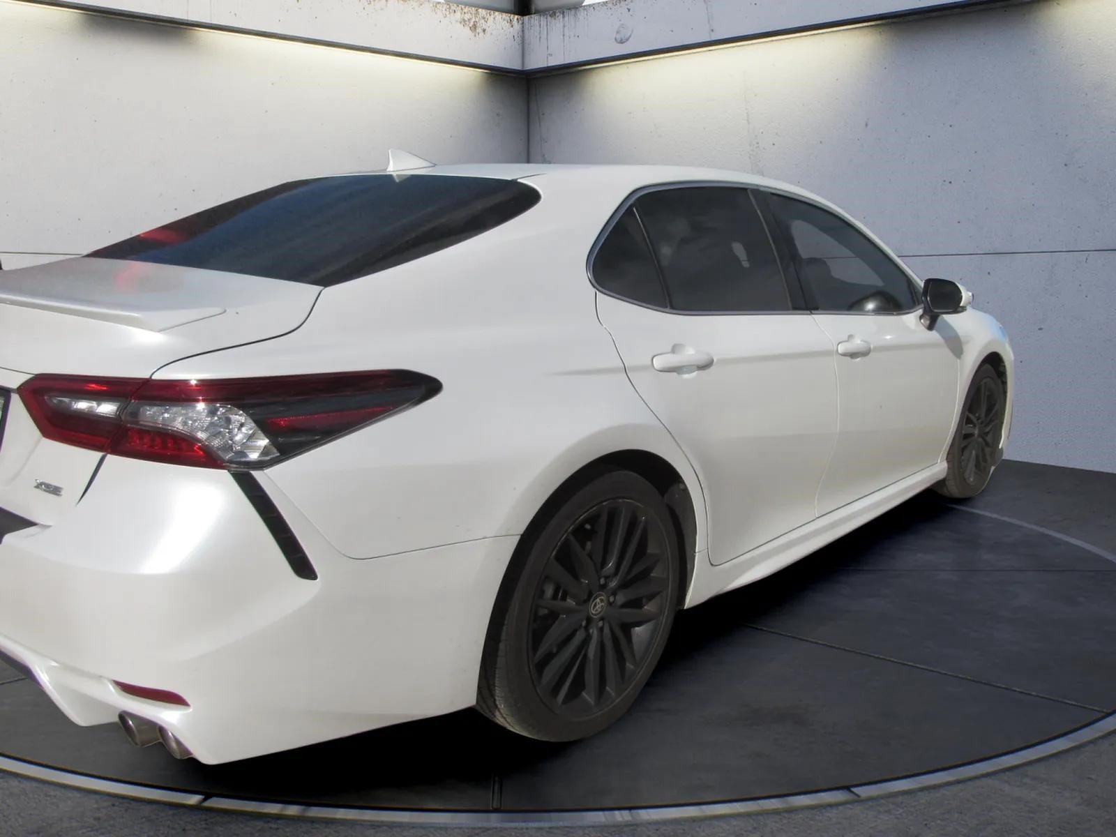 Used 2022 Toyota Camry XSE w/ Carpet Mat Package (TMS) FWD image 3