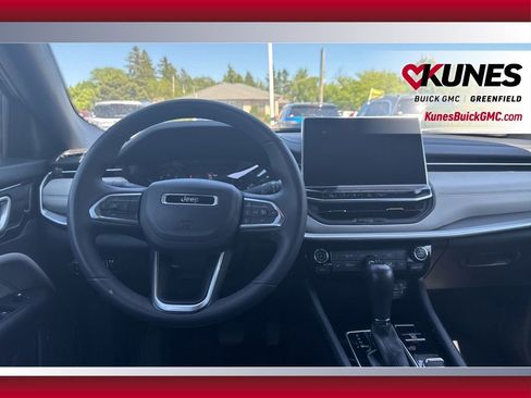 Used 2025 Jeep Compass Limited AWD/4WD image 36