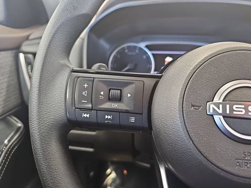 Used 2023 Nissan Rogue SV FWD image 17