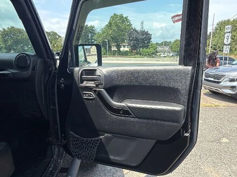 Used 2016 Jeep Wrangler Unlimited Sahara image 13