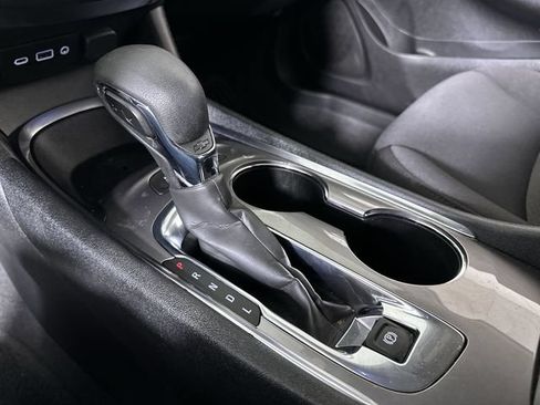 Used 2025 Chevrolet Malibu LT FWD image 16