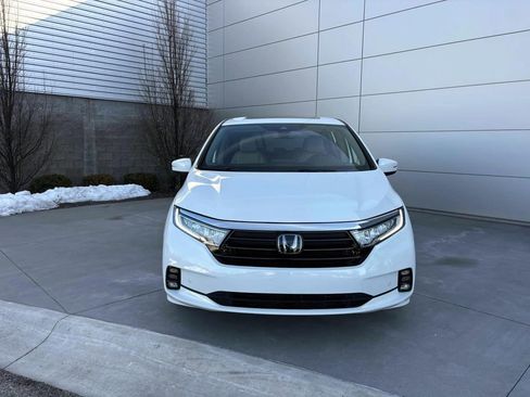 Used 2024 Honda Odyssey Touring image 2
