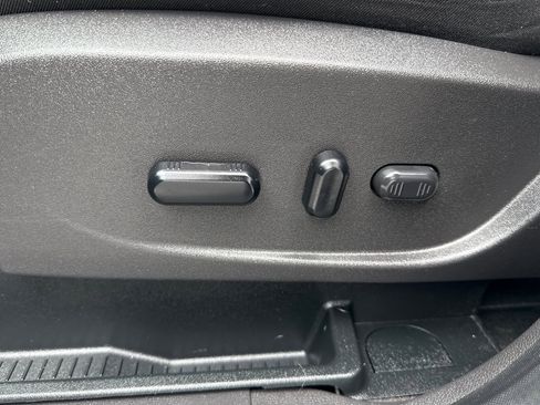 Used 2019 Ford Escape SE image 14