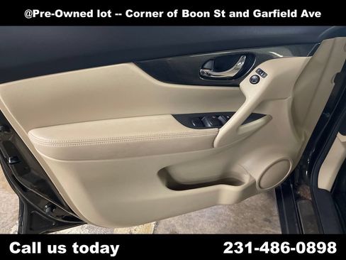 Used 2016 Nissan Rogue SL w/ SL Premium Package AWD/4WD image 15