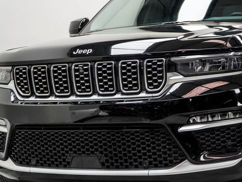 Used 2022 Jeep Grand Cherokee Summit image 2