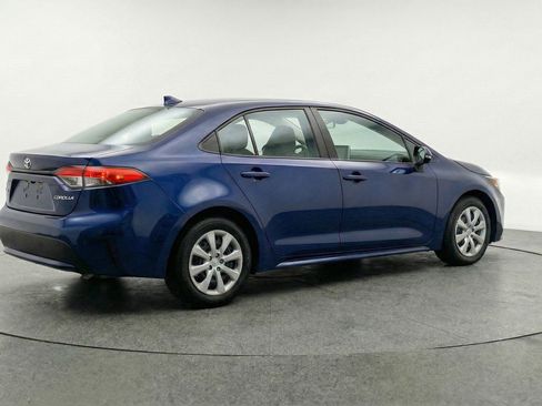 Used 2025 Toyota Corolla LE FWD image 9