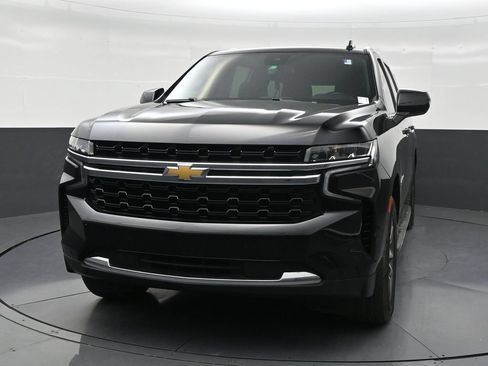 Used 2024 Chevrolet Suburban LS RWD image 8