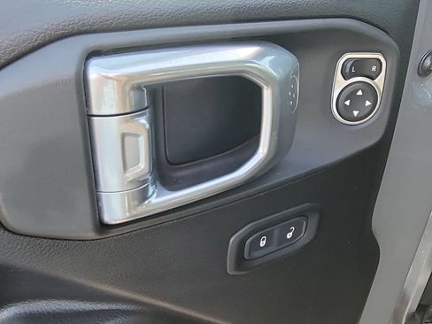Used 2021 Jeep Gladiator Sport AWD/4WD image 22