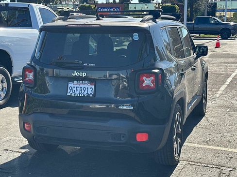 Used 2016 Jeep Renegade Latitude w/ Popular Equipment Group image 2