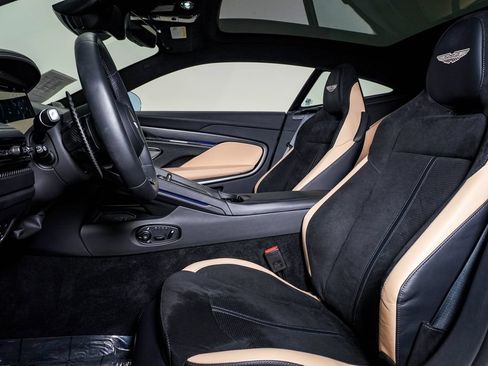 Used 2025 Aston Martin DB12 Coupe RWD image 20