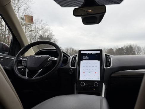 Certified 2022 Ford Edge SEL w/ Convenience Package image 2