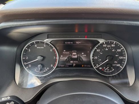 Used 2023 Nissan Rogue SV FWD image 15