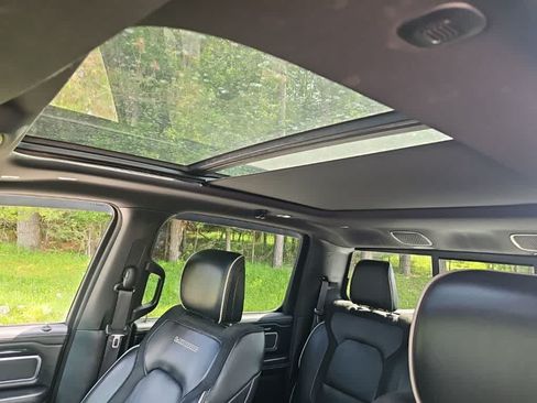 Used 2019 RAM 1500 Laramie w/ Sport Appearance Package AWD/4WD image 17
