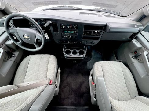 Used 2025 Chevrolet Express 3500 LT w/ LT Preferred Equipment Group RWD image 17