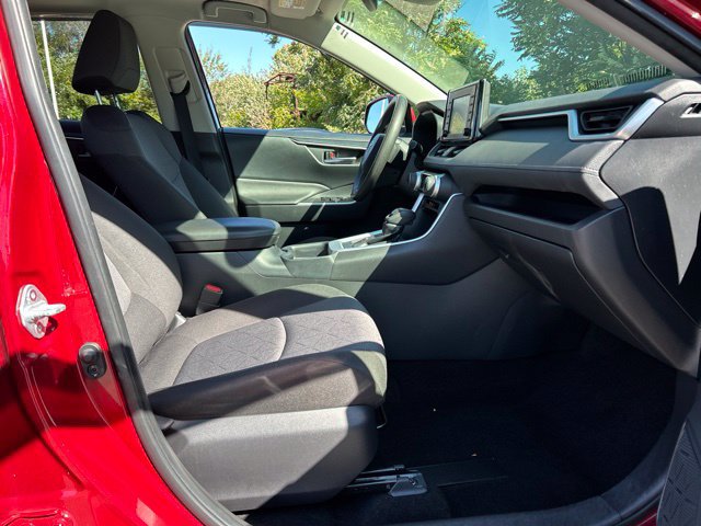 Used 2019 Toyota RAV4 XLE w/ All Weather Liner Package AWD/4WD image 32