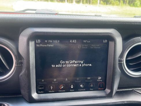 Used 2019 Jeep Wrangler Unlimited Sahara AWD/4WD image 17
