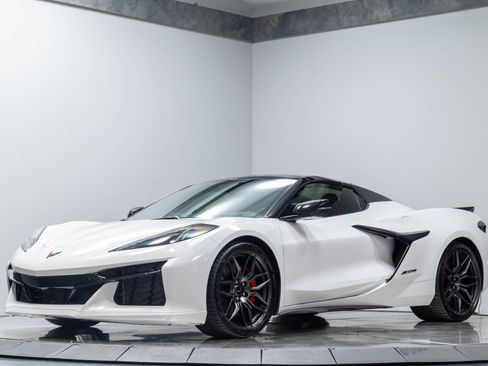 Used 2023 Chevrolet Corvette Z06 RWD image 3