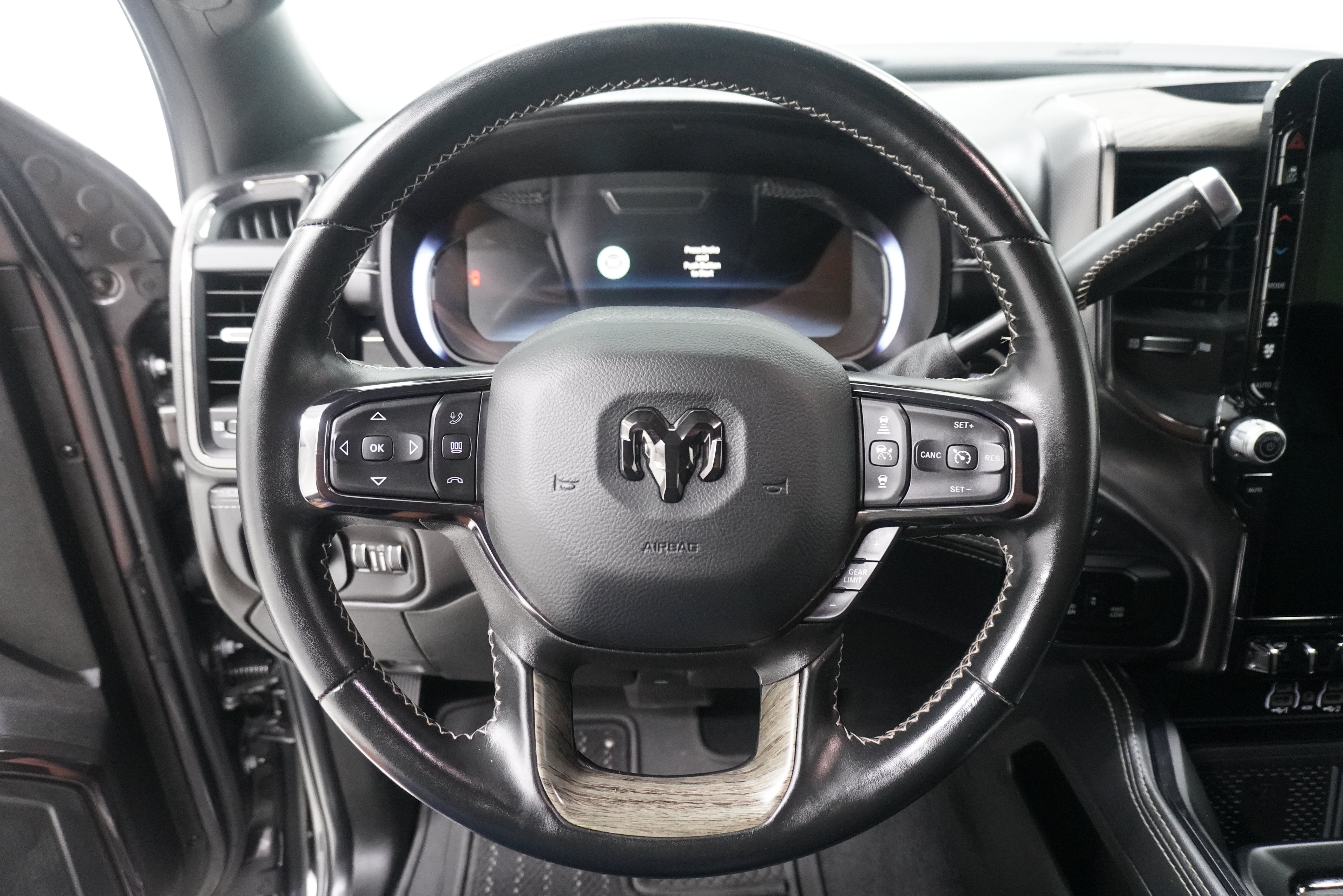 Used 2025 RAM 3500 Limited AWD/4WD image 20