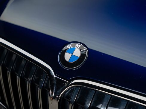 Used 2022 BMW ALPINA B7 xDrive AWD/4WD image 5