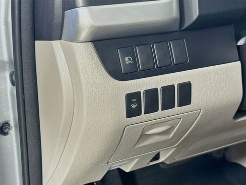 Used 2018 Toyota Highlander LE image 10