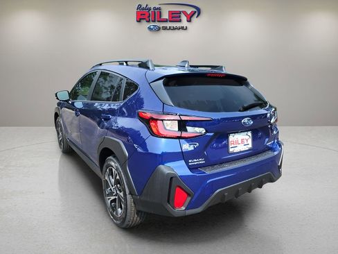 Used 2025 Subaru Crosstrek 2.0i Premium image 3