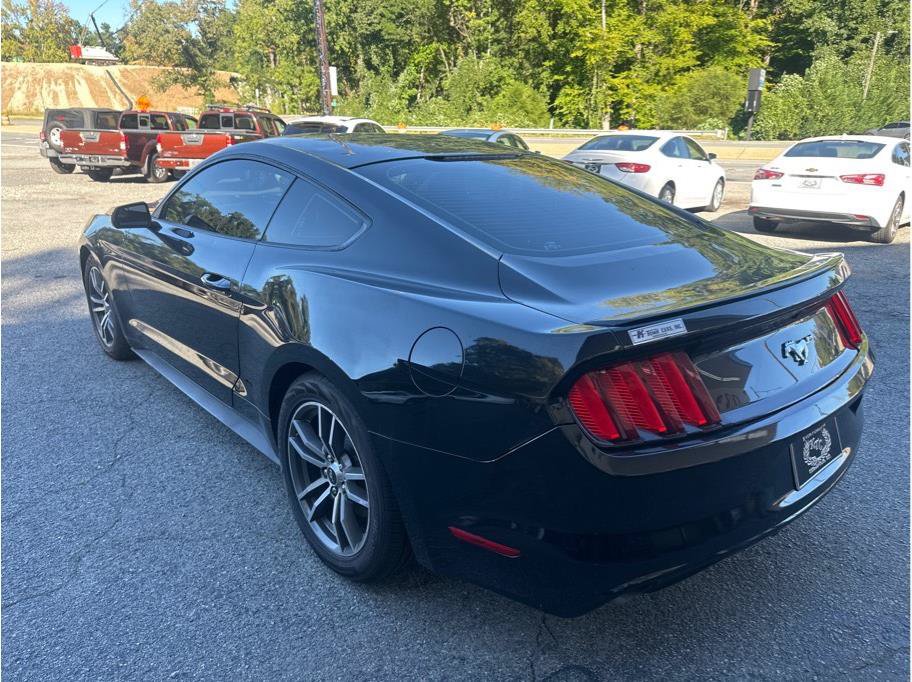 Used 2017 Ford Mustang Coupe RWD image 8