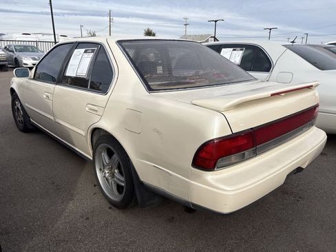 Used 1993 Nissan Maxima GXE image 4