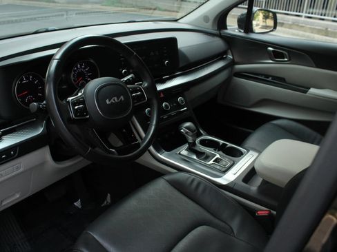 Used 2024 Kia Carnival LX FWD image 13