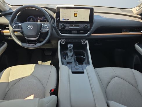 Used 2025 Toyota Grand Highlander FWD image 12